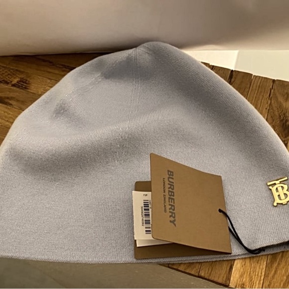 Burberry Beanie - Picture 2 of 5